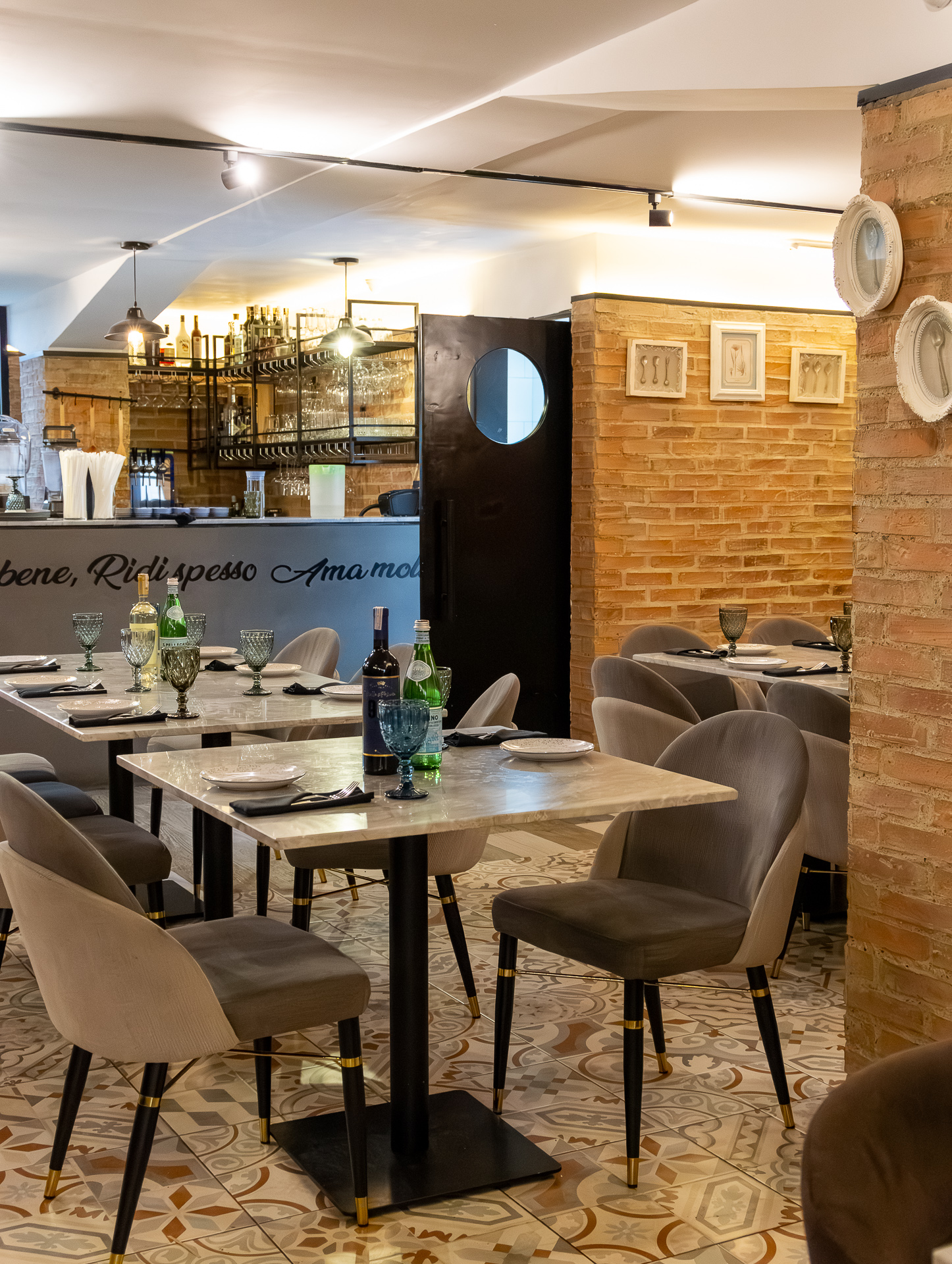 Salón y barra de Vero Caffè Trattoria