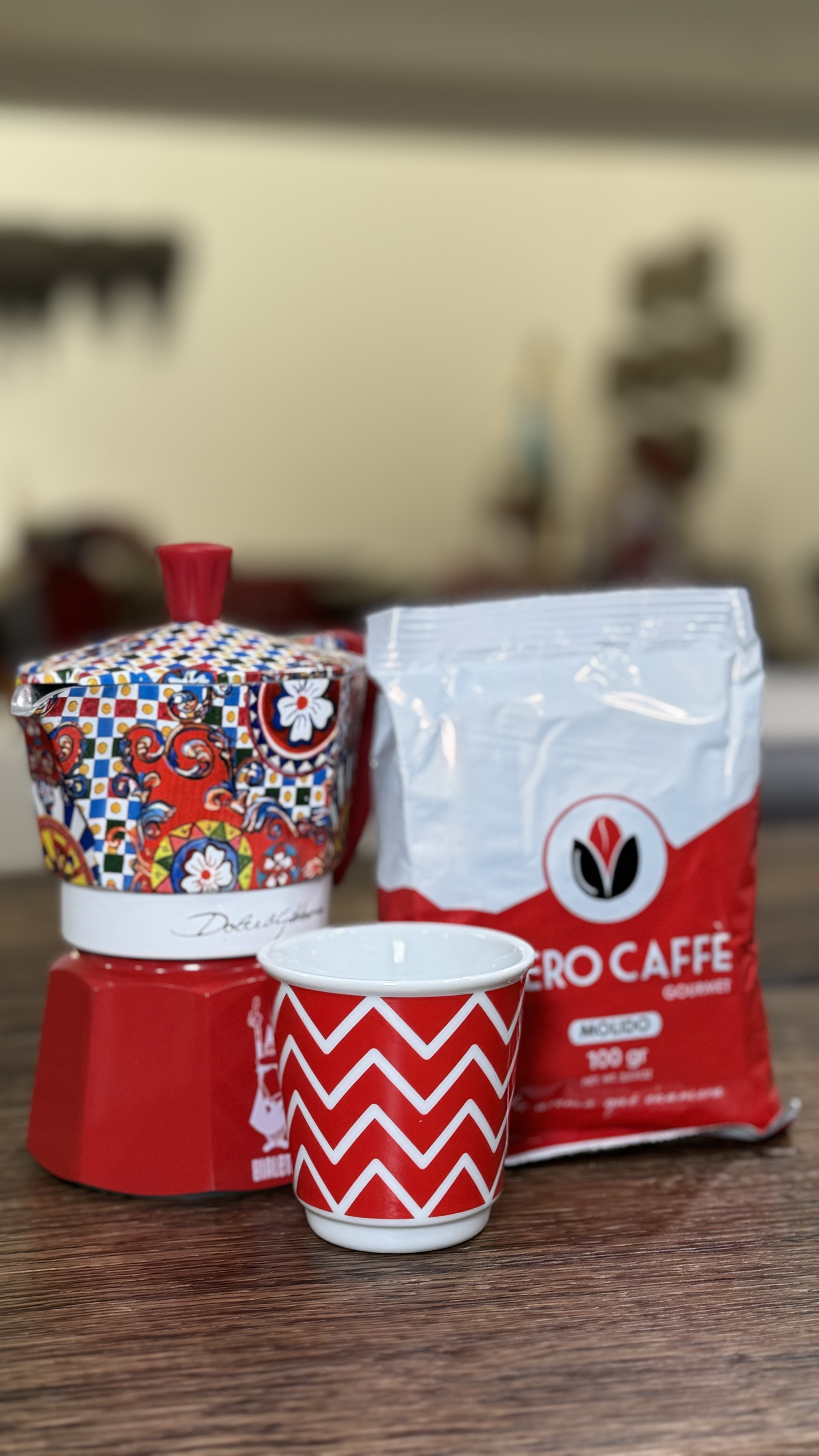 Presentación de café y vasos Vero Caffè